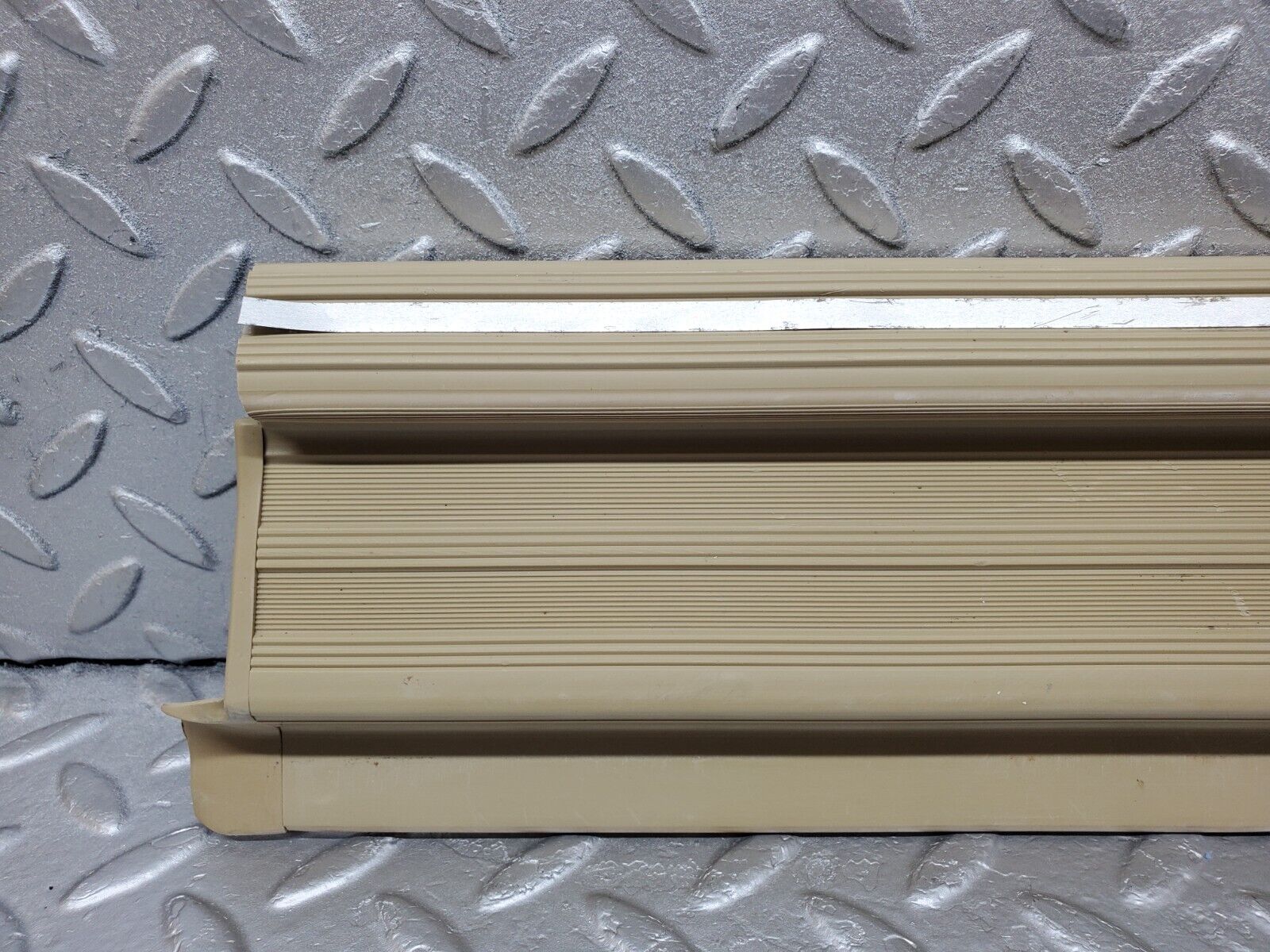 45617 Mercedes-Benz W126 420SE Rear Right Door Sill Trim Beige