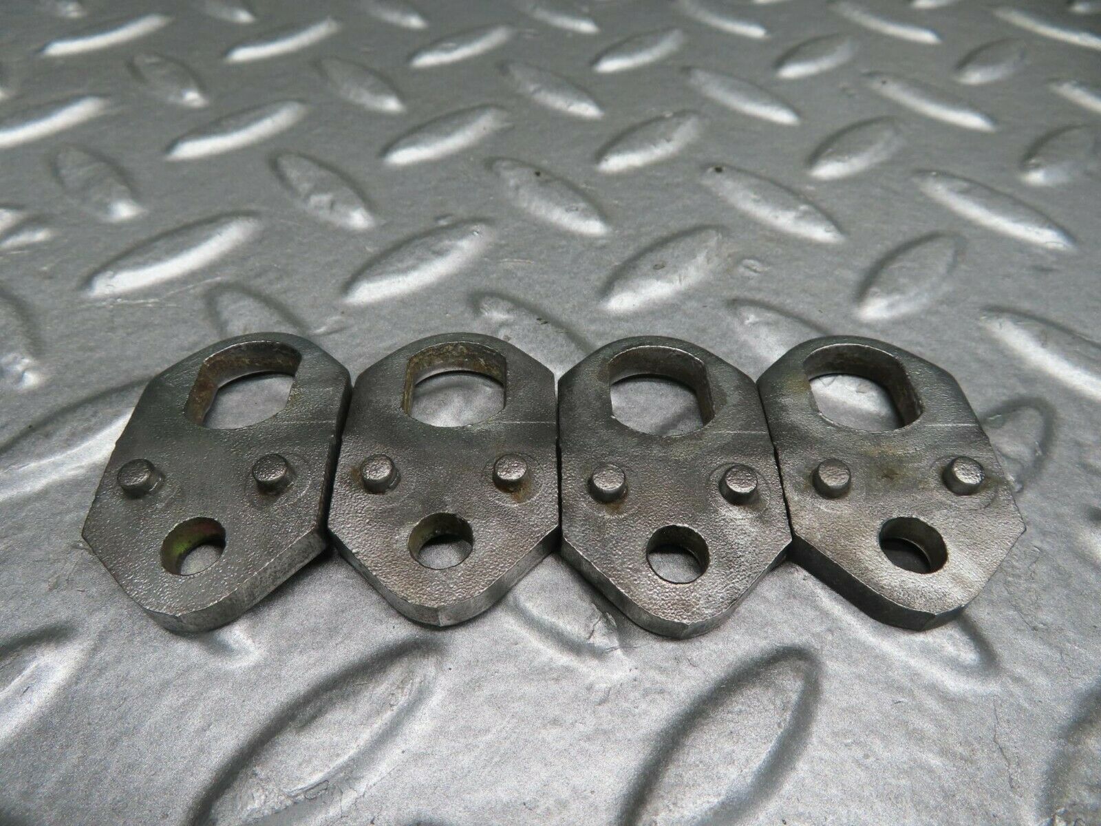 15635 Mercedes-Benz R107 450SL Fuel Injector Bracket 4pcs