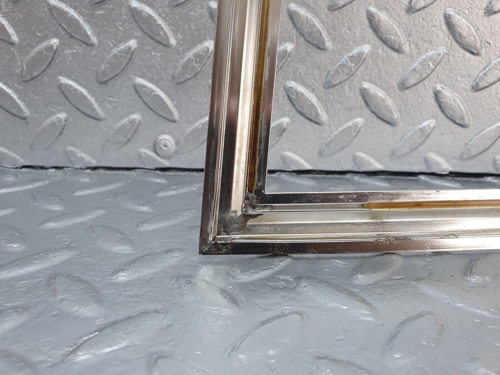 43053 Mercedes-Benz R107 Hardtop Side Window Chrome Moulding Trim Right