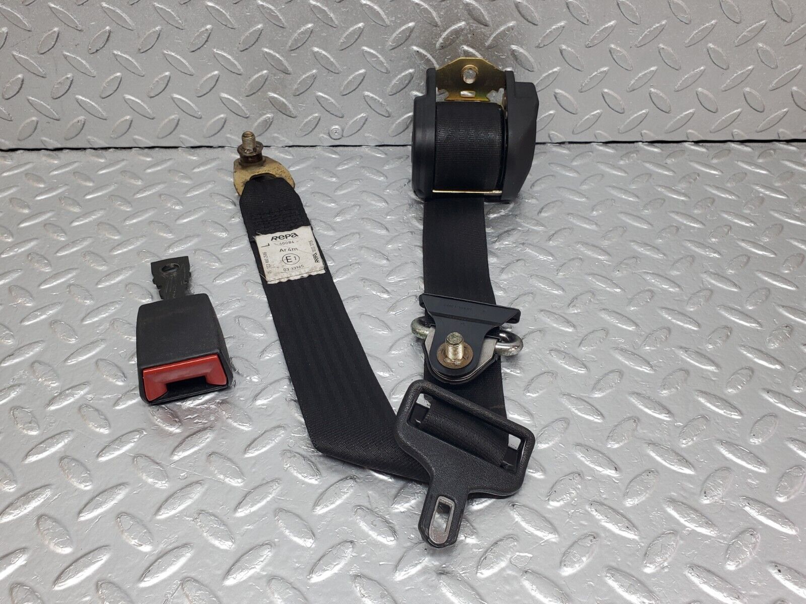 44520 Mercedes-Benz W123 280E Front Left Seat Belt With Buckle 1238602586 1268605069