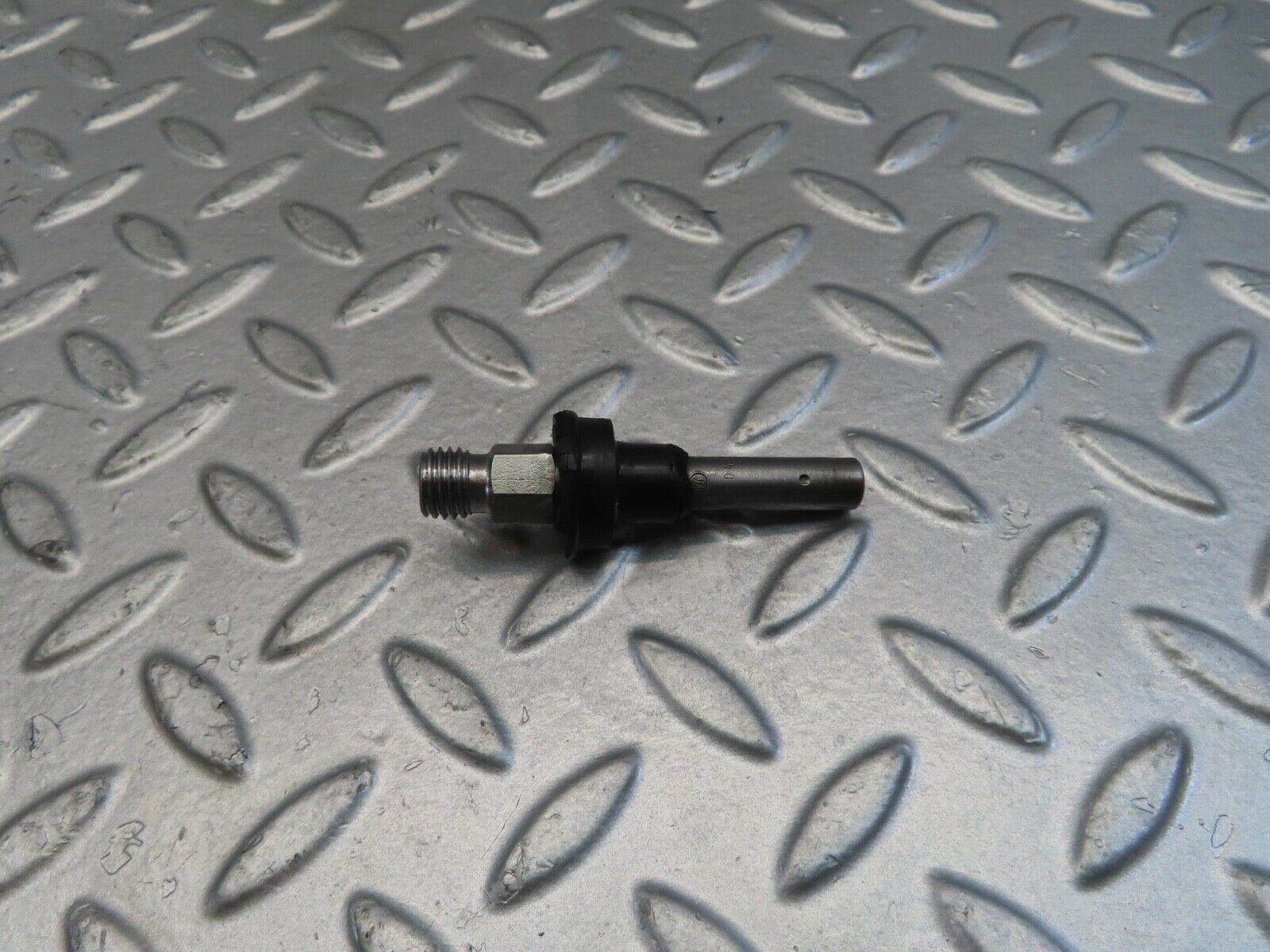 11040 Mercedes-Benz R107 W116 Fuel Injector Bosch 0437502010