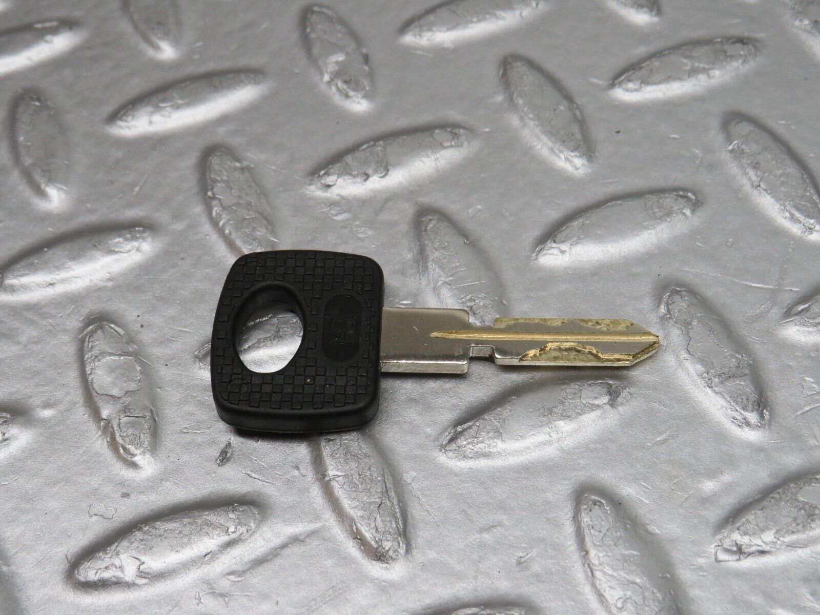 38039 Mercedes-Benz A124 320E Cabriolet Centre Console Storage Box With Key 1246800852