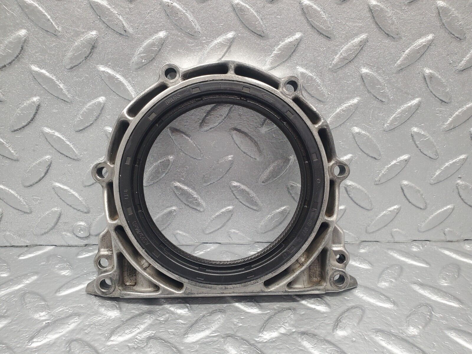 46169 Mercedes-Benz W124 280E Crankshaft Rear Sealing Cover 6010110108