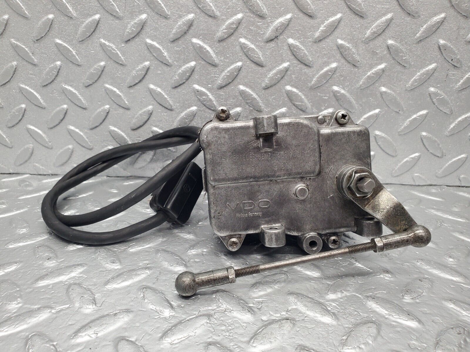 46652 Mercedes-Benz C123 280CE Coupe Cruise Control Actuator VDO 0015457532