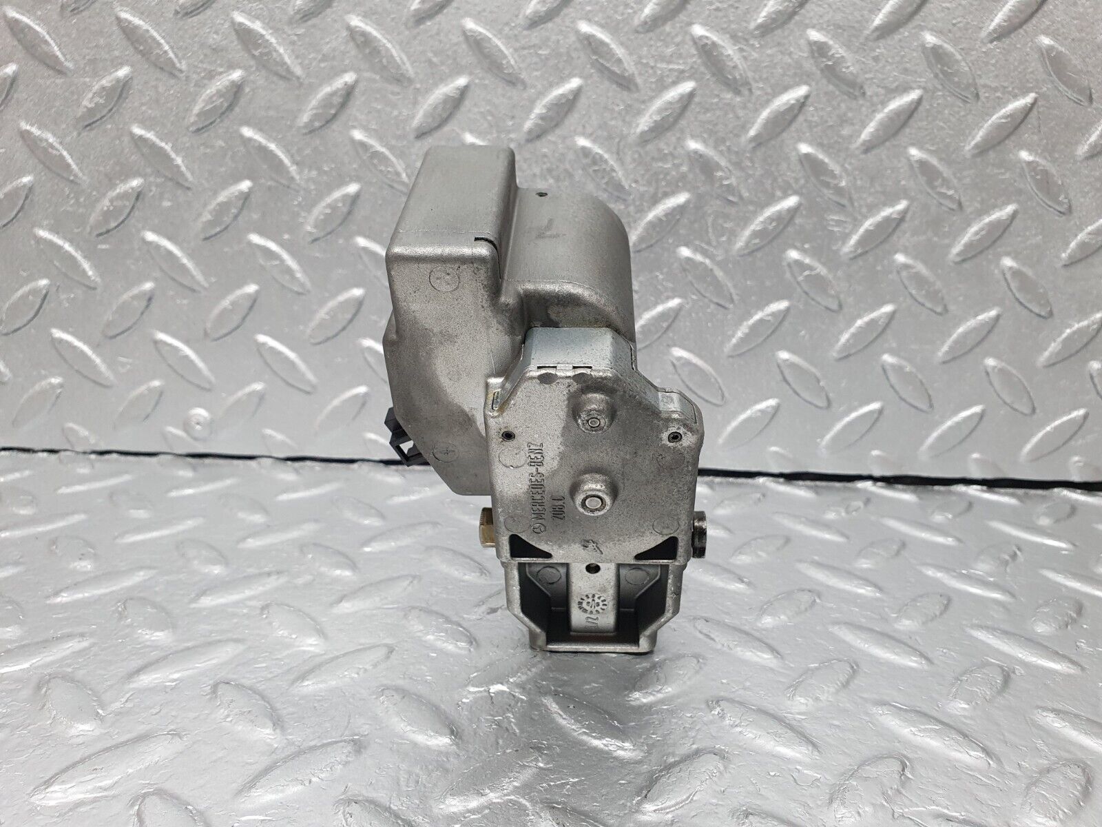 41860 Mercedes-Benz W202 C200 Steering Column Ignition Lock