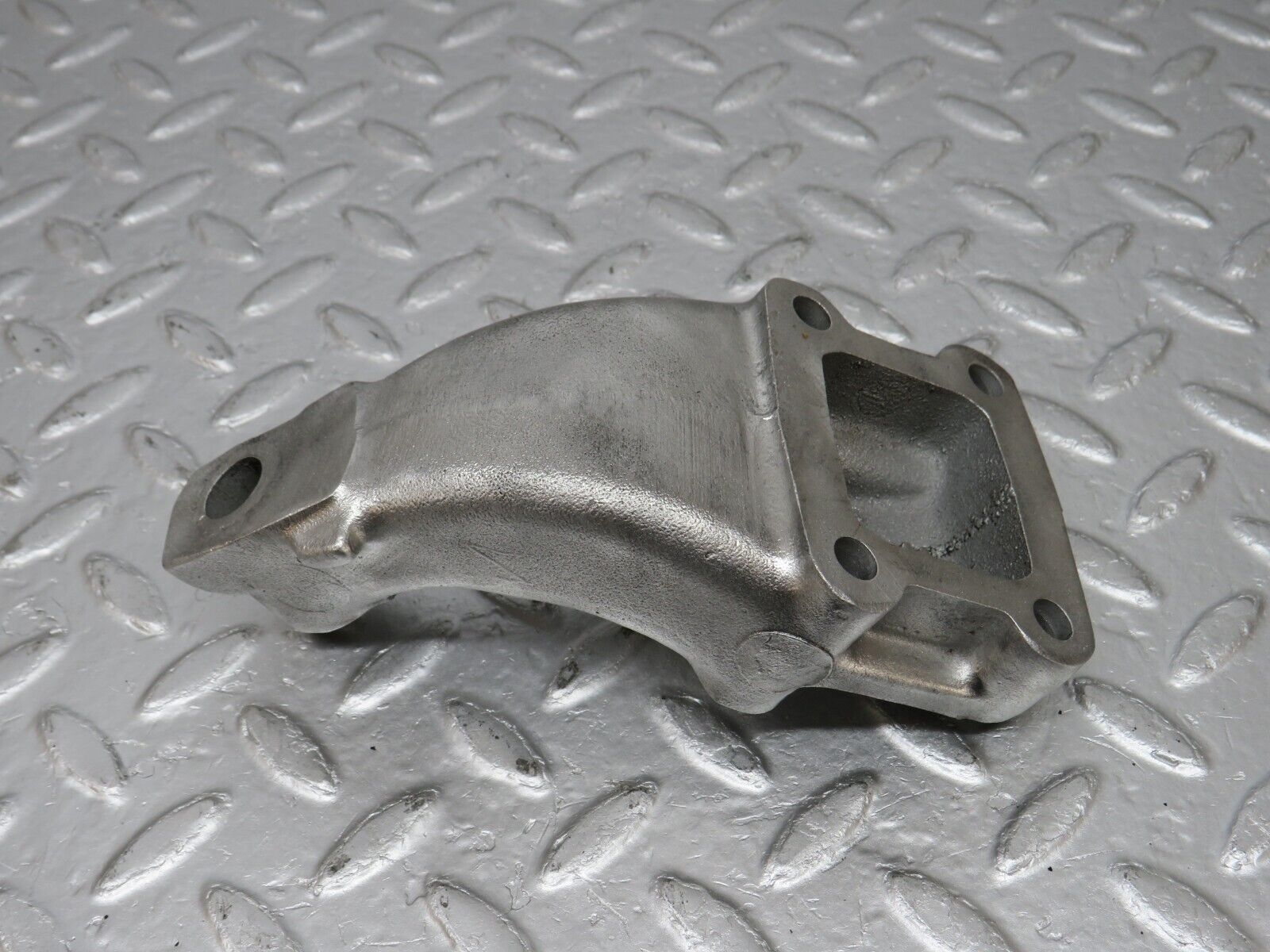 33556 Mercedes-Benz C107 R107 Engine Mount Bracket Left Side 1162232204