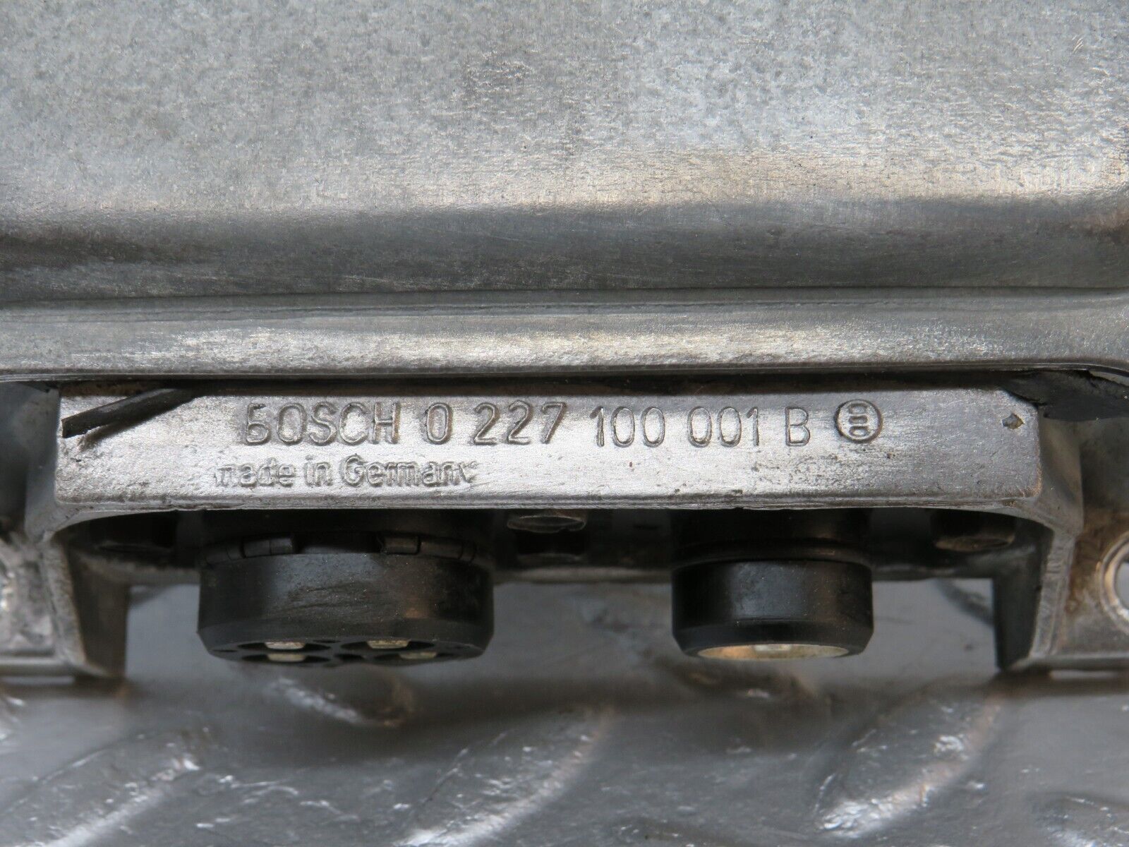 39814 Mercedes-Benz R107 350SL Ignition Control Unit 0227100001