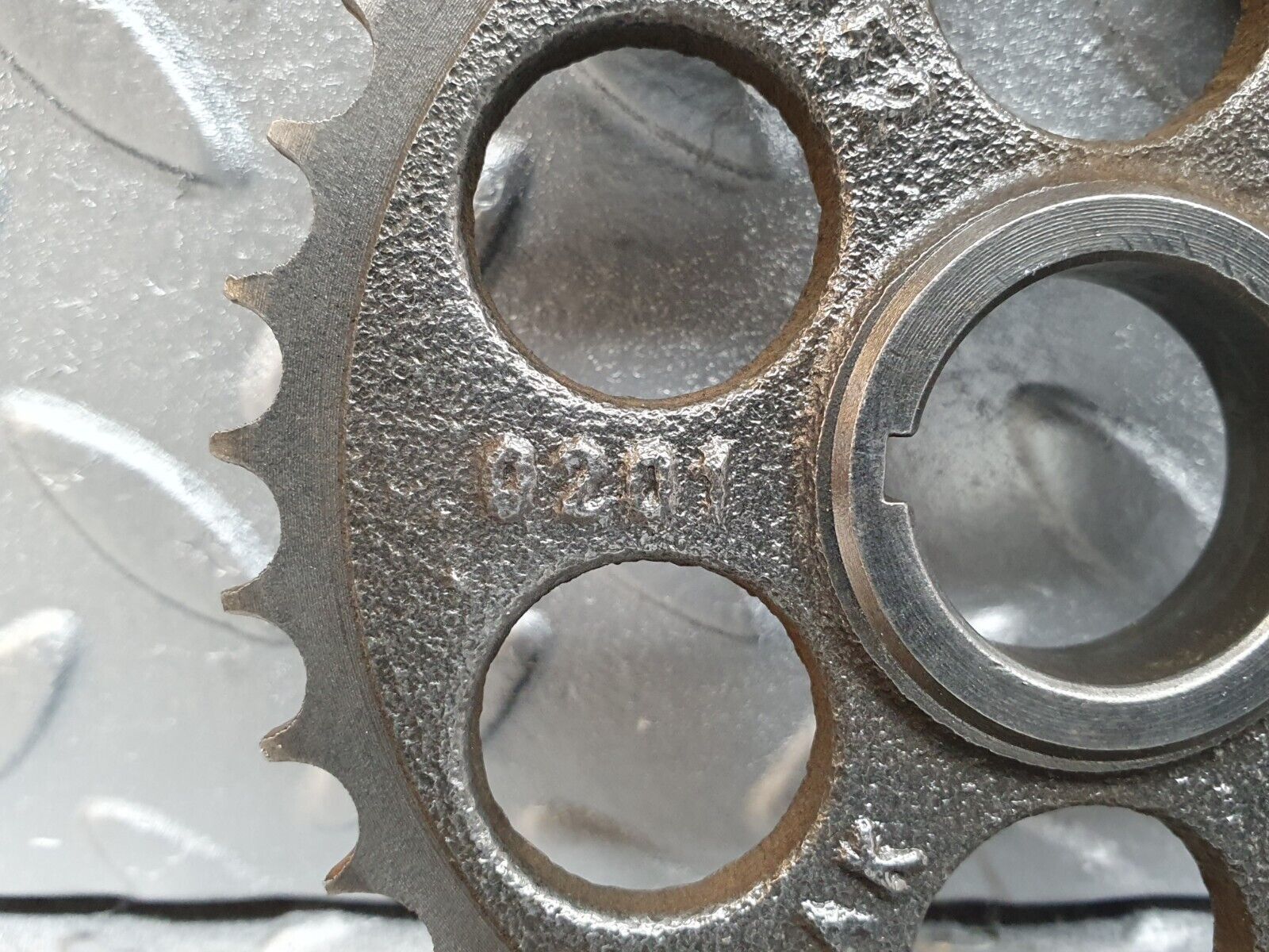 43068 Mercedes-Benz W123 Camshaft Timing Gear 1020520201