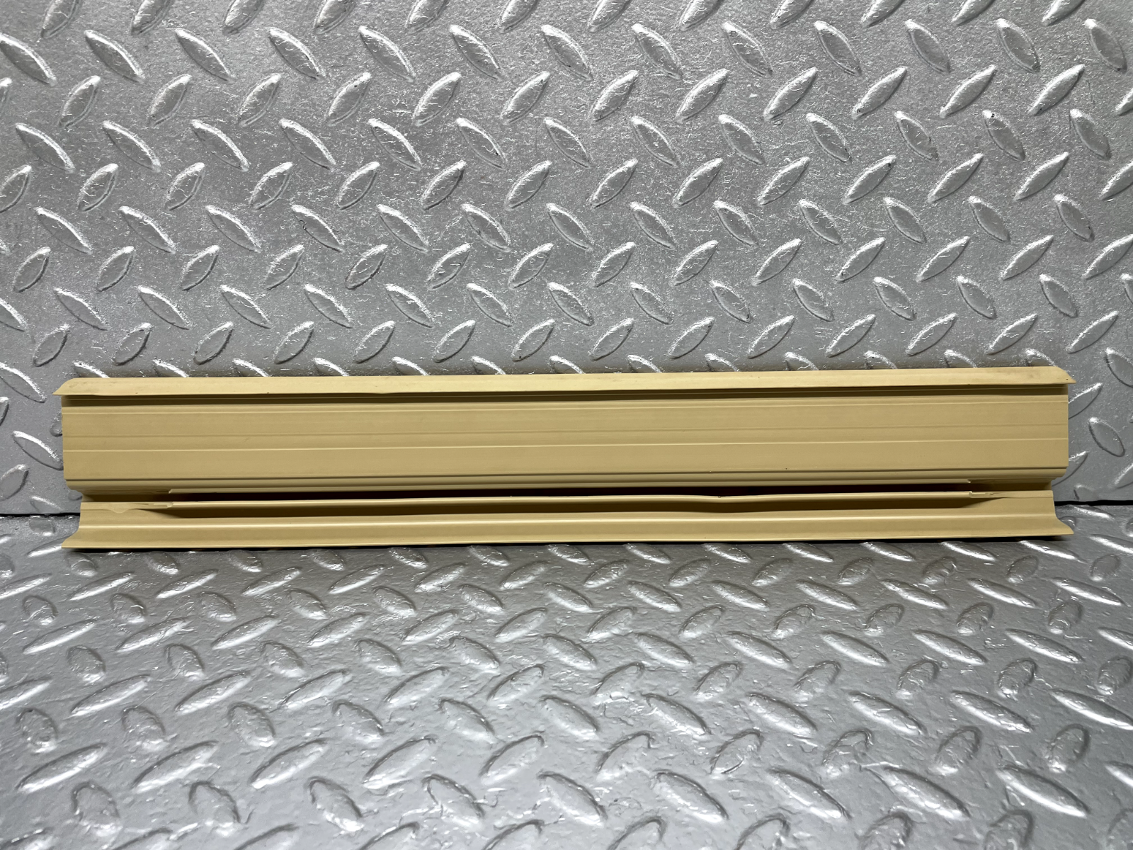 44264 Mercedes-Benz W123 280E Rear Right Door Sill Trim Beige