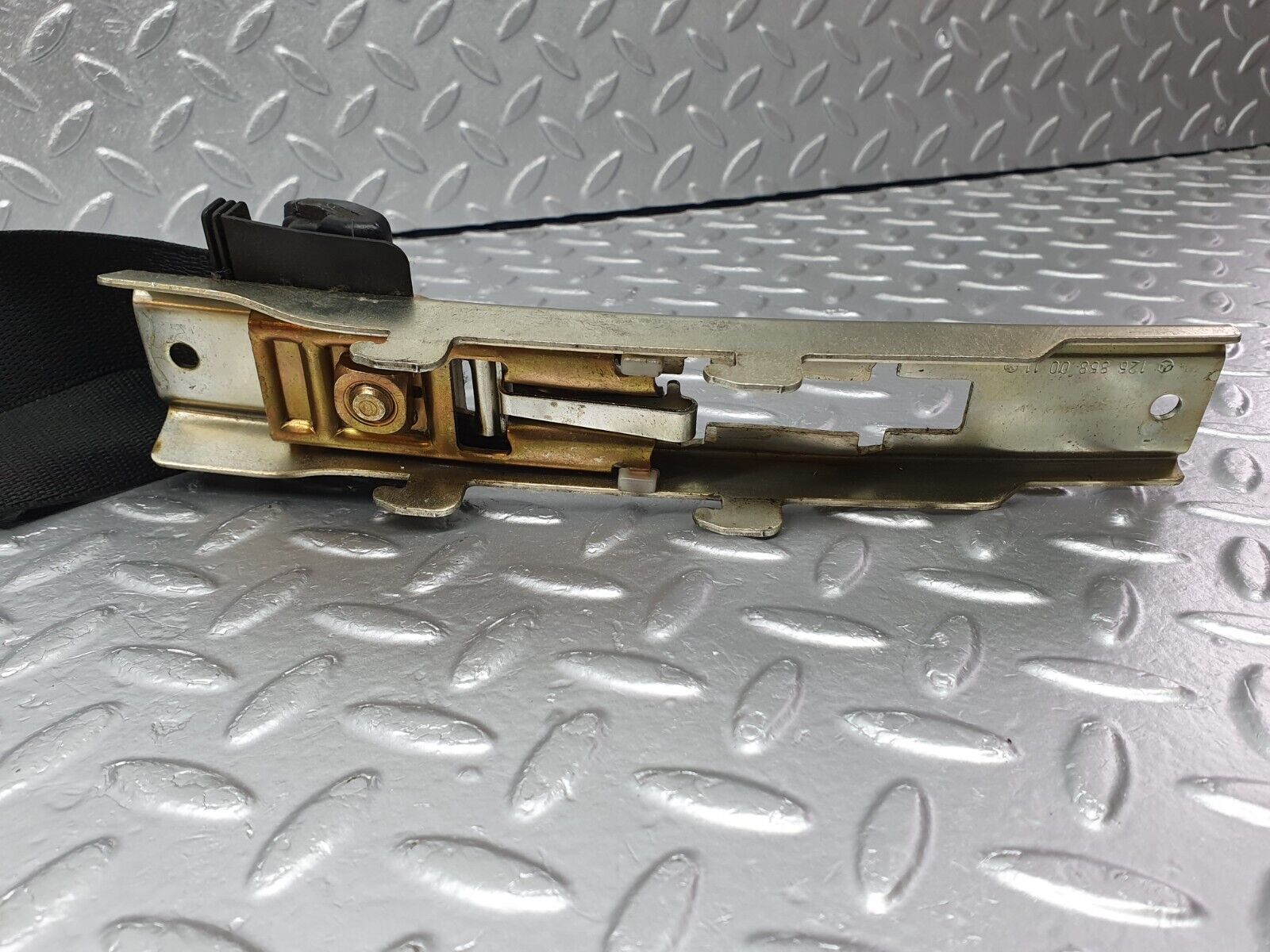 41695 Mercedes-Benz W124 200E Front Left Seat Belt With Buckle 1248603985 1268580011 1248600169