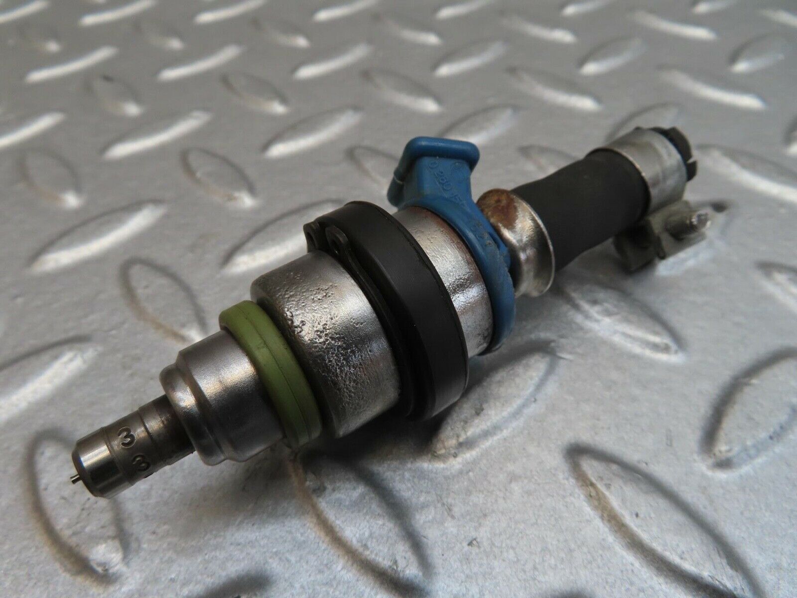 13749 Mercedes-Benz R107 450SL  Fuel Injector Bosch 0280150036