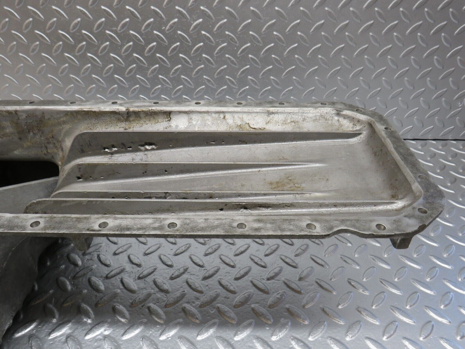 33044 Mercedes-Benz C107 R107 350 V8 Oil Pan Oil Sump 1160102913 1160140166