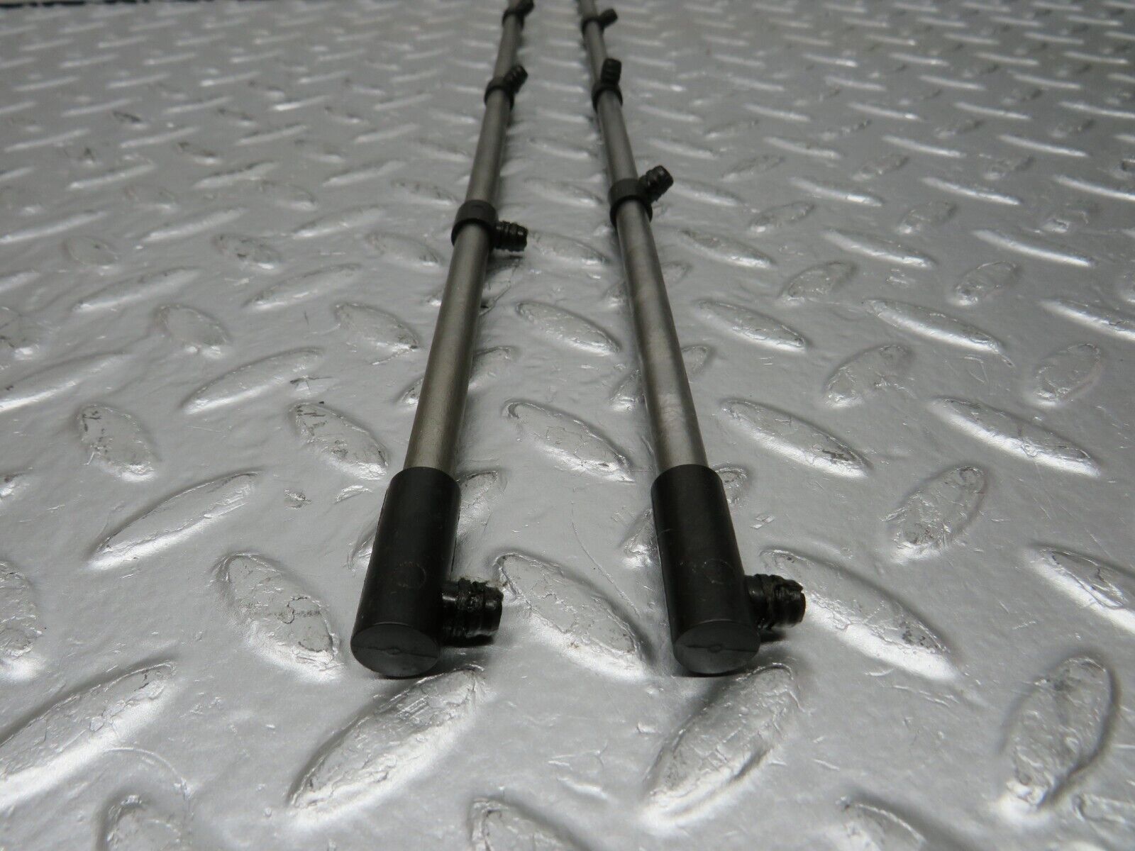 33025 Mercedes-Benz C107 R107 350 V8 Camshaft Oil Tube