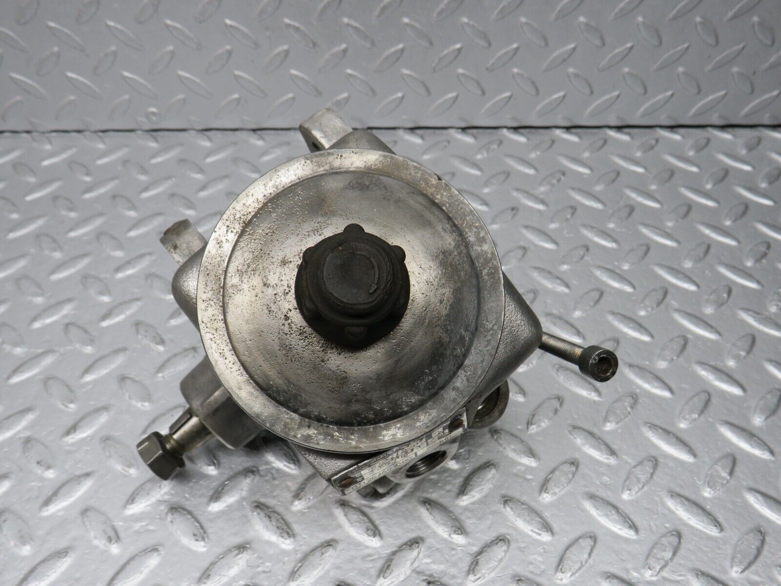 39224 Mercedes-Benz R107 500SL Power Steering Pump 1264601380 7672900448