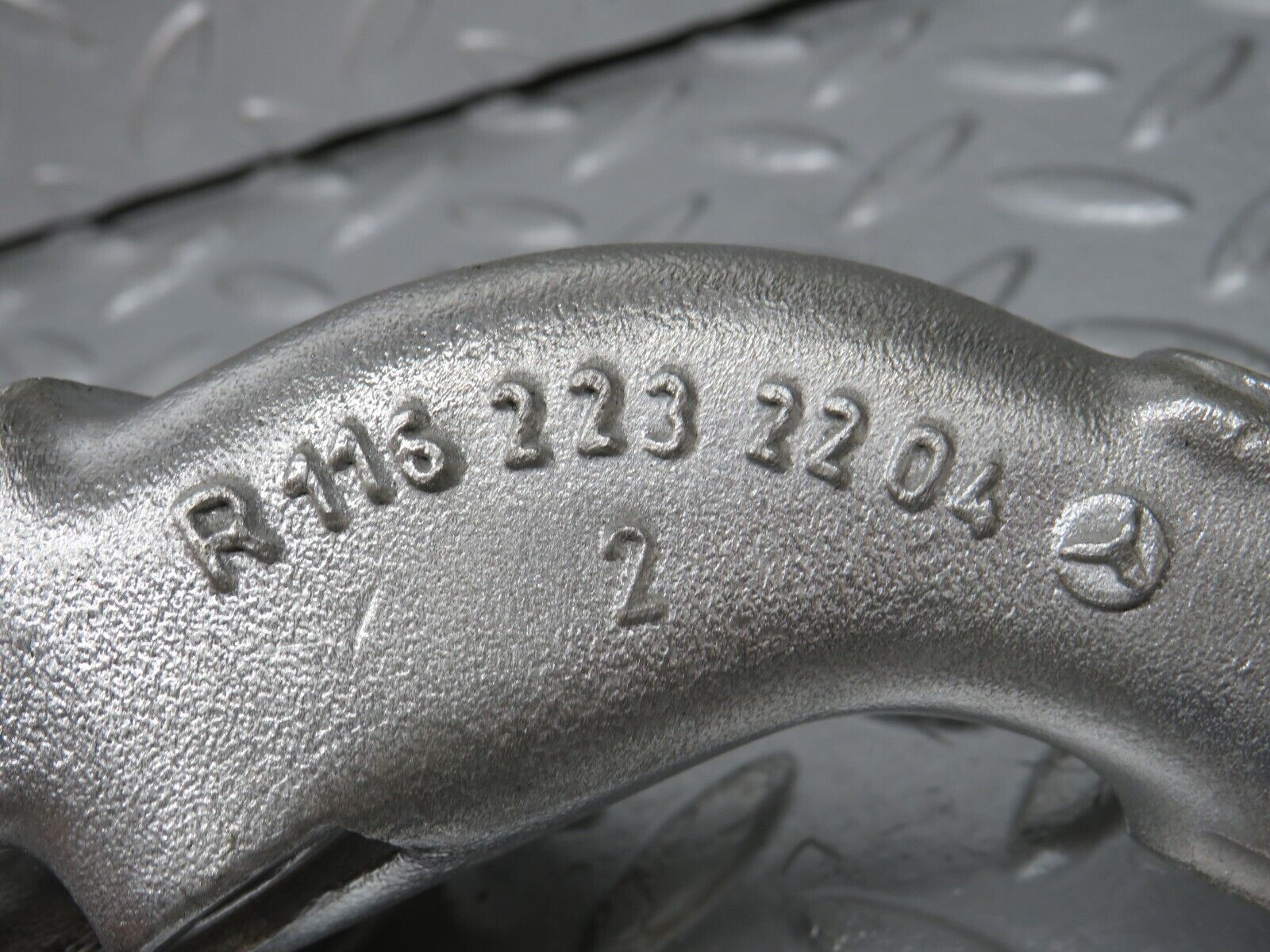 33030 Mercedes-Benz C107 R107 350 V8 Engine Mount Bracket Left 1162232204