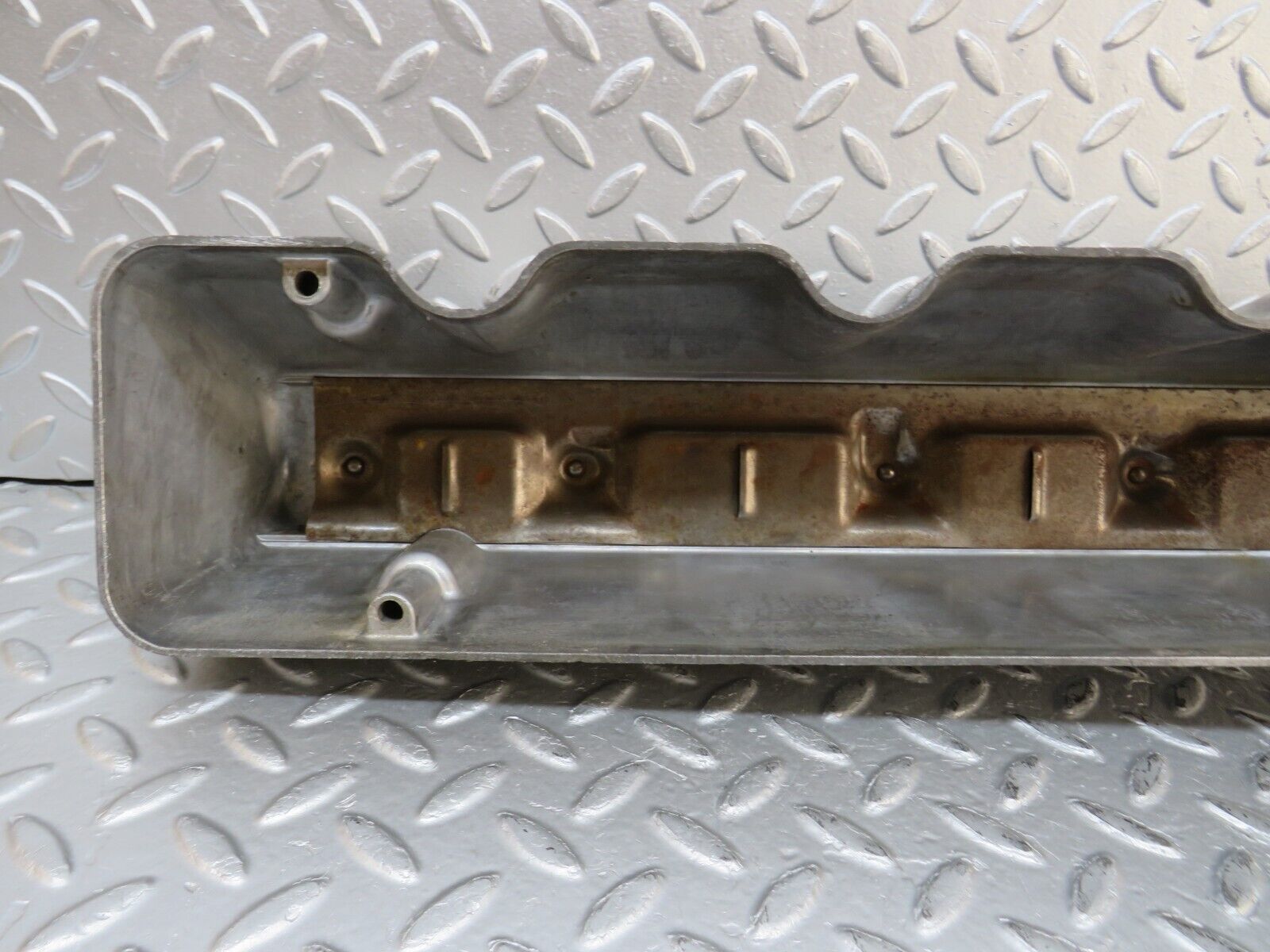 32844 Mercedes-Benz C107 R107 350 V8 Cylinder Head Valve Cover Left 1160161805