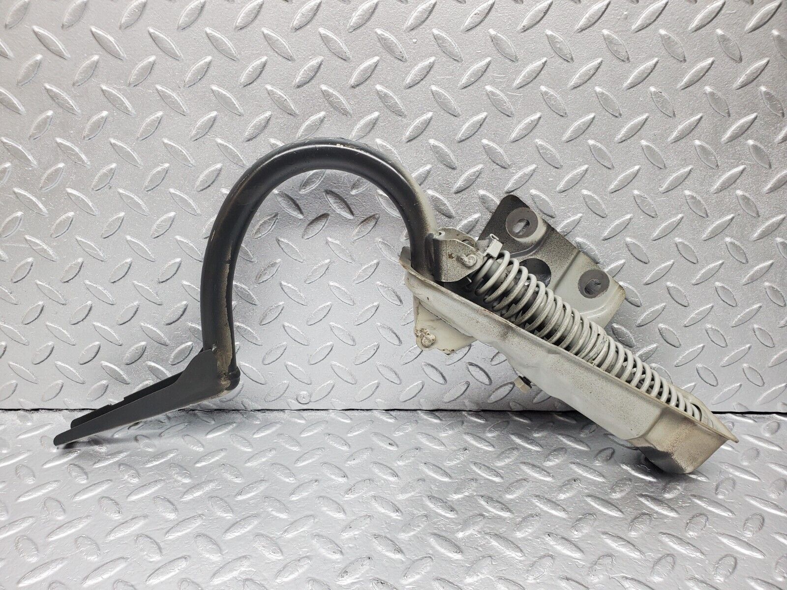 45833 Mercedes-Benz W126 420SE Trunk Lid Hinge Right Side