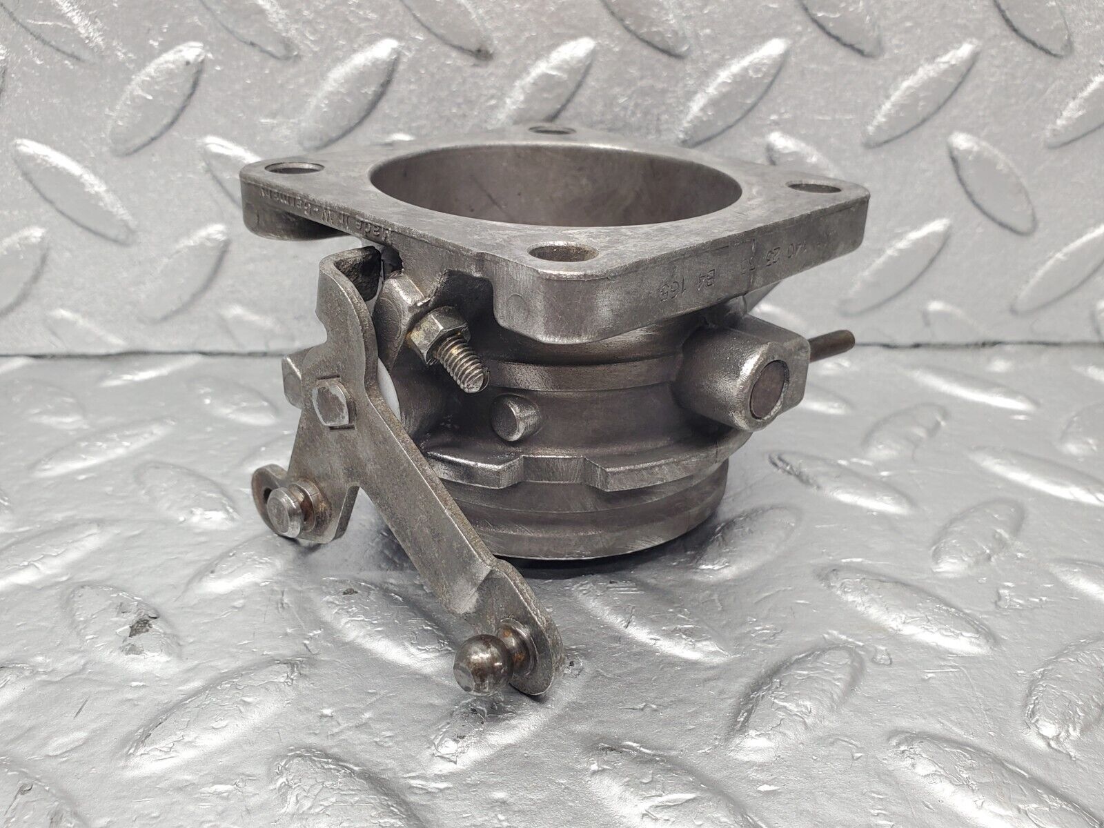 46324 Mercedes-Benz W123 230E Throttle Body Valve 0011402353