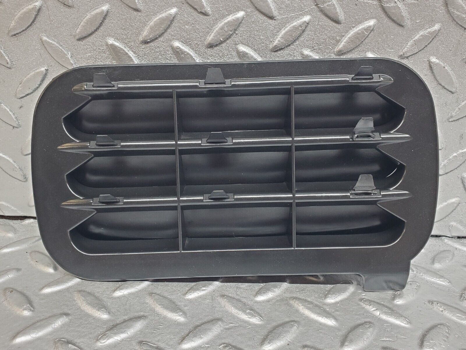 44735 Mercedes-Benz W124 220E Rear Air Intake Vent Left 1248370230 1248370242