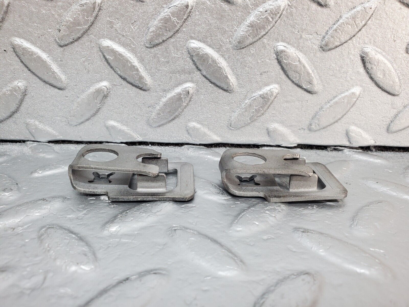 45224 Mercedes-Benz R129 300SL Coupe Fuel Injector Bracket 2x