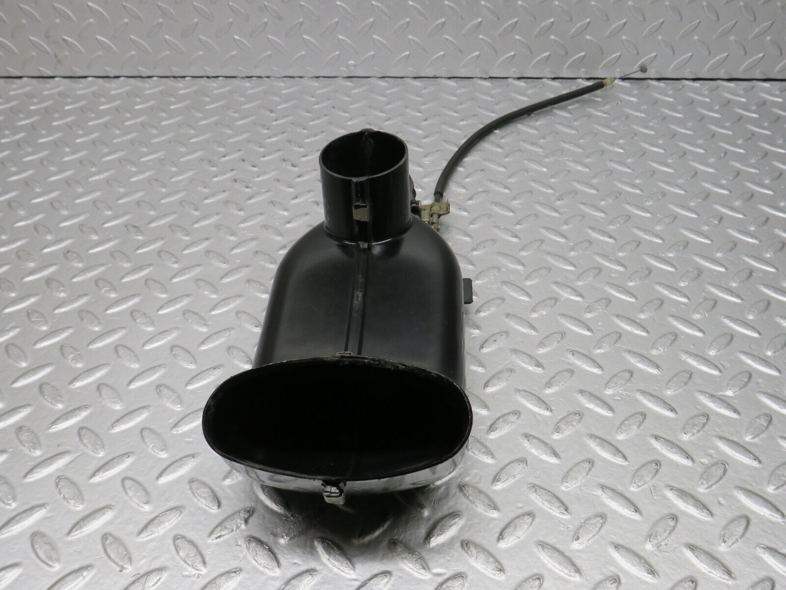 39902 Mercedes-Benz R107 350SL Heater Air Duct