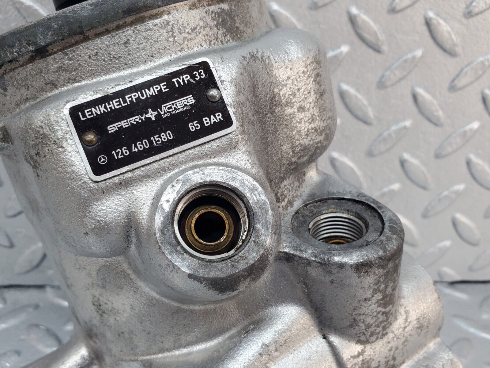 45424 Mercedes-Benz 280E M110.983 Power Steering Pump 1264601580