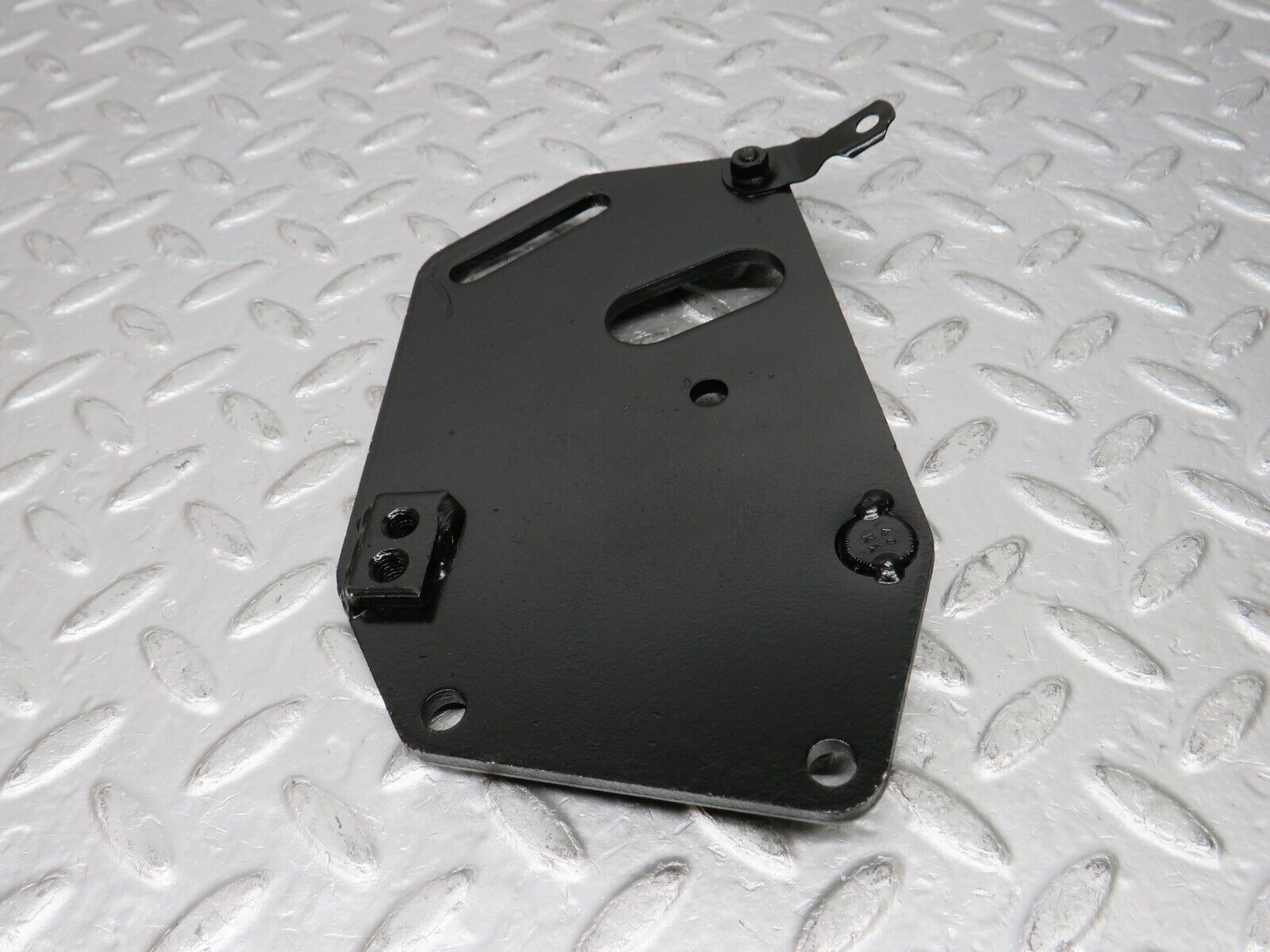 32786 Mercedes-Benz C107 R107 350 V8 Power Steering Pump Bracket