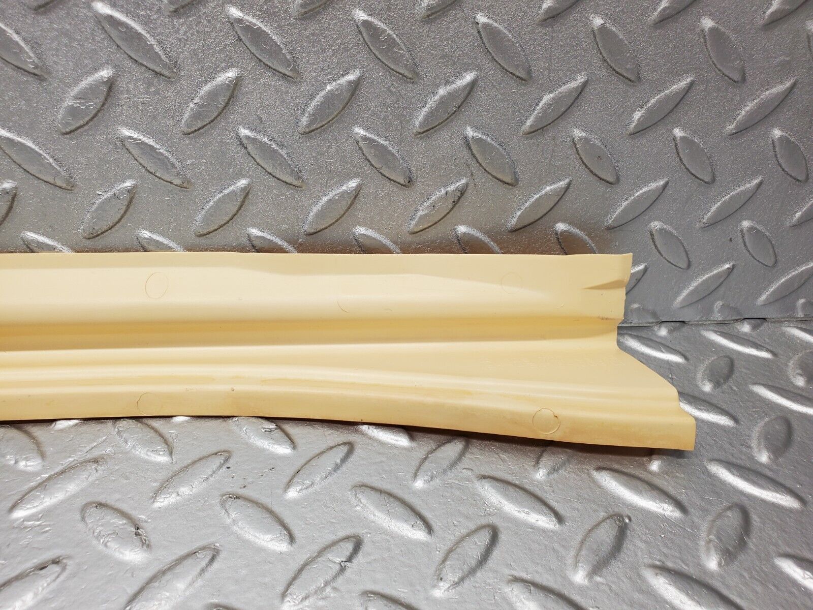 46743 Mercedes-Benz R129 320SL Coupe Left Door Sill Trim Beige 1297270988