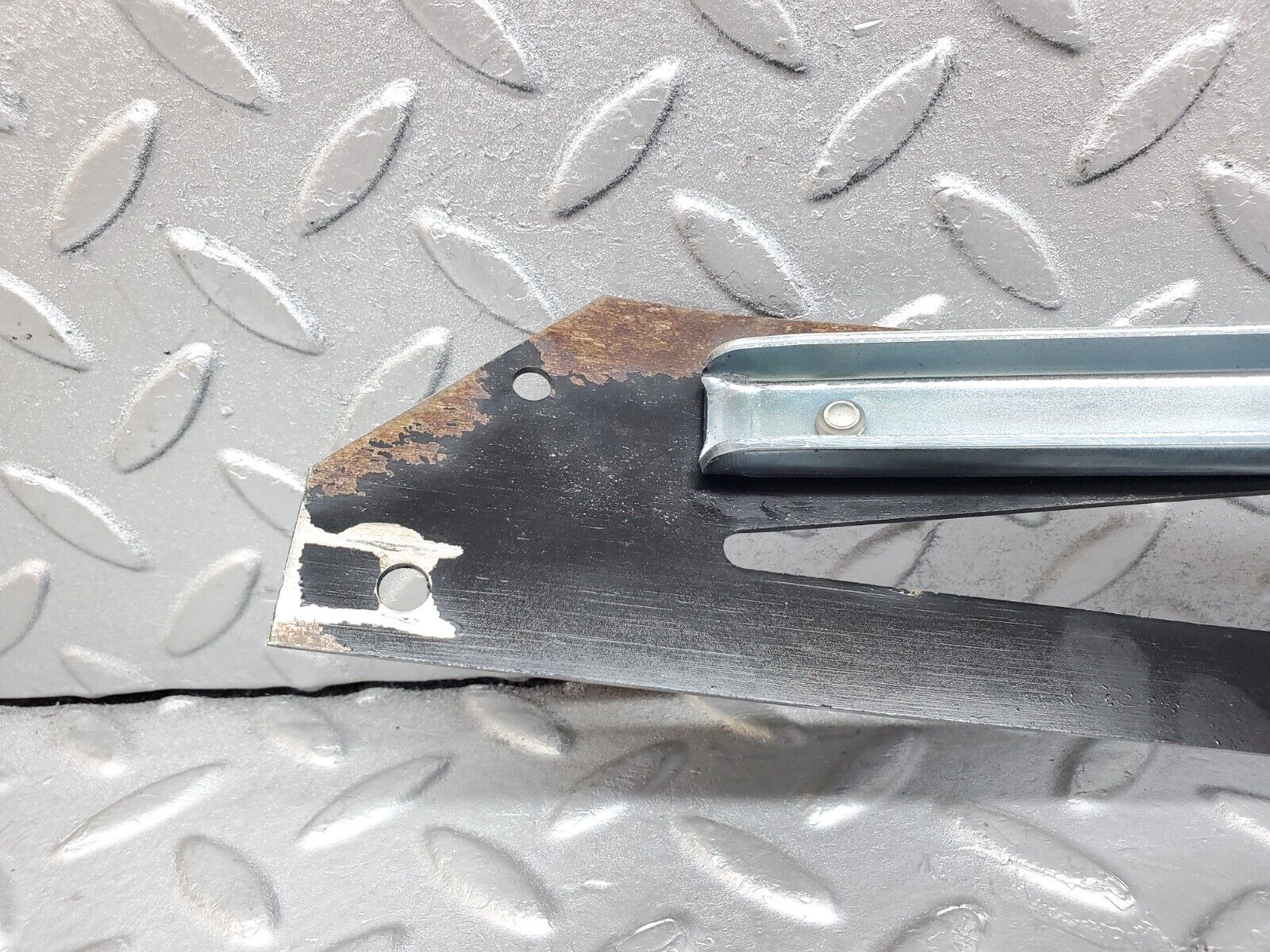 44414 Mercedes-Benz W123 280E Front Right Seat Sliding Adjust Handle