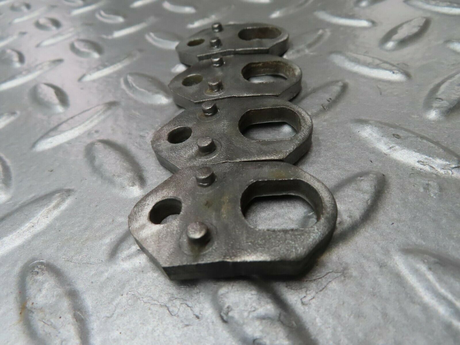 15635 Mercedes-Benz R107 450SL Fuel Injector Bracket 4pcs