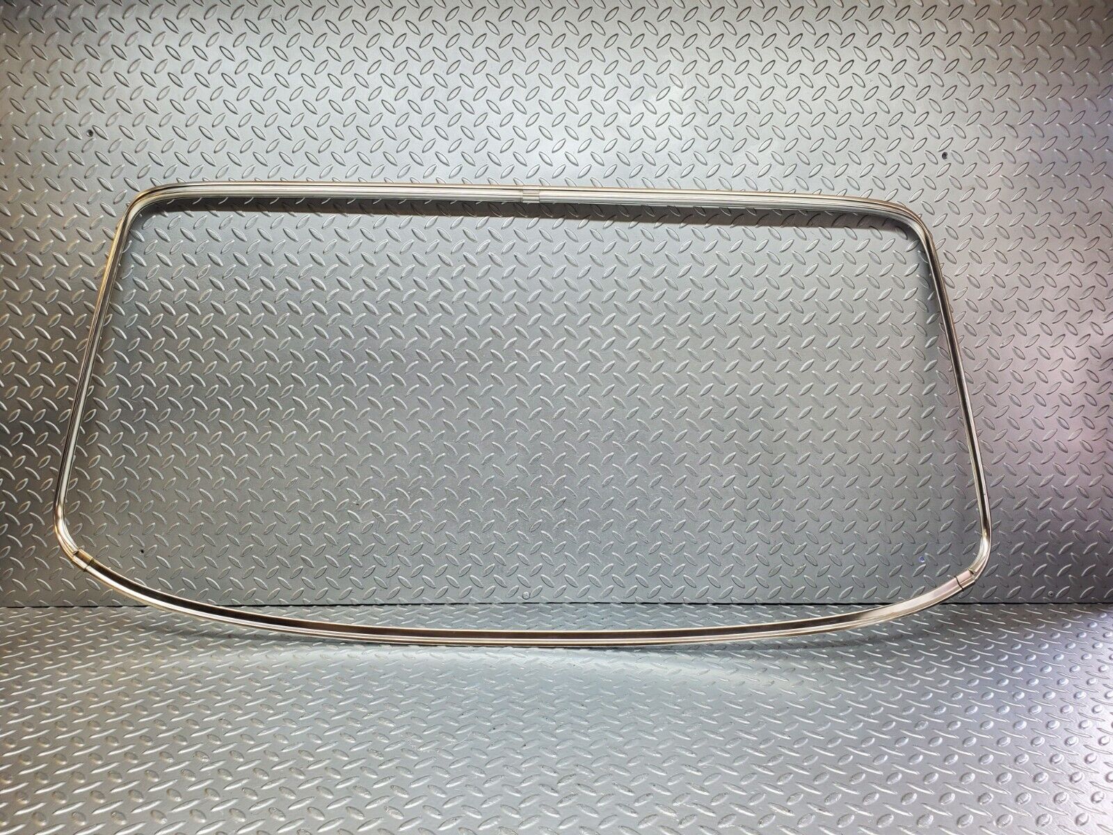 44410 Mercedes-Benz W123 280E Rear Windscreen Chrome Frame