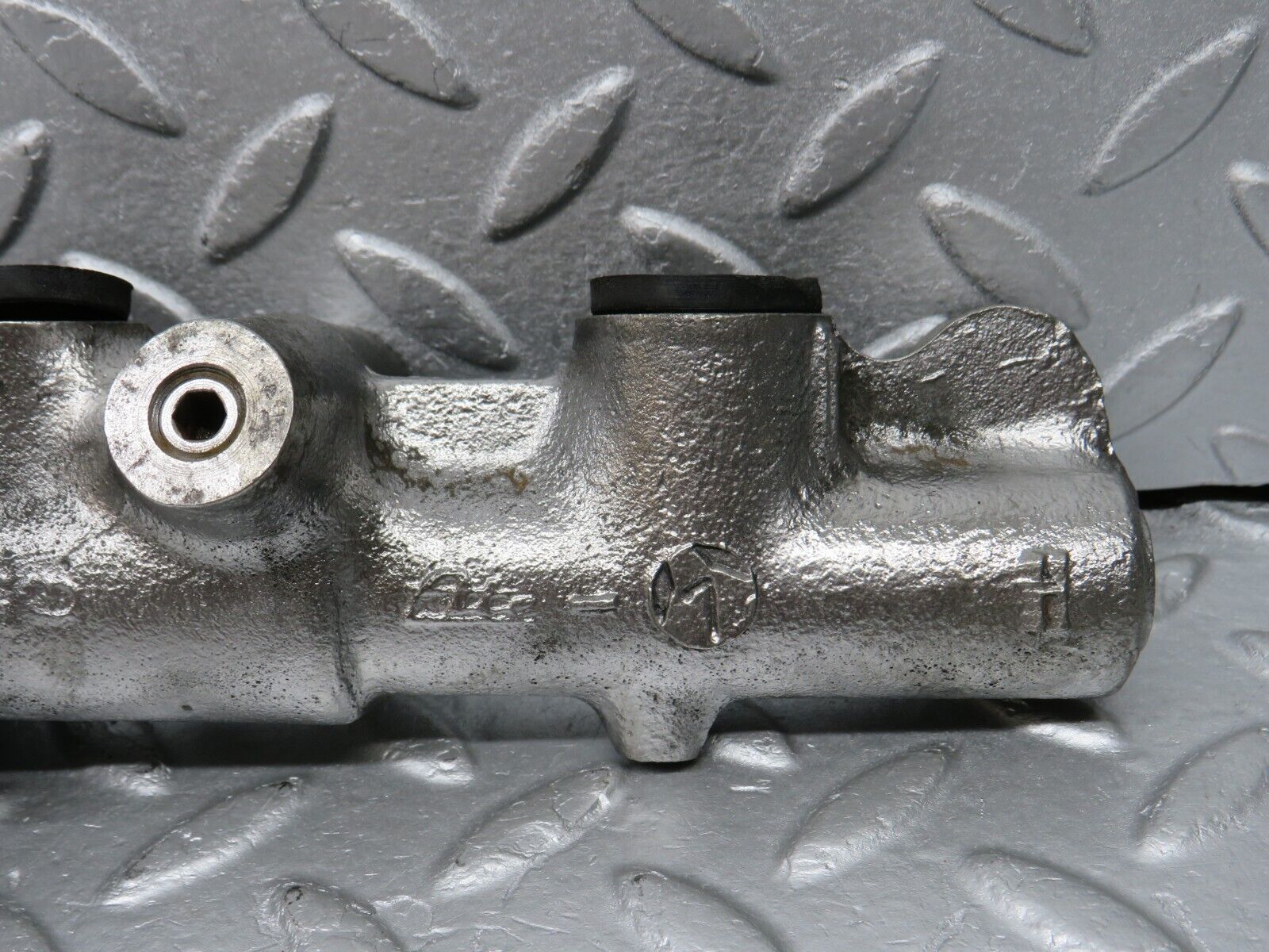 39199 Mercedes-Benz R107 500SL Brake Master Cylinder ATE