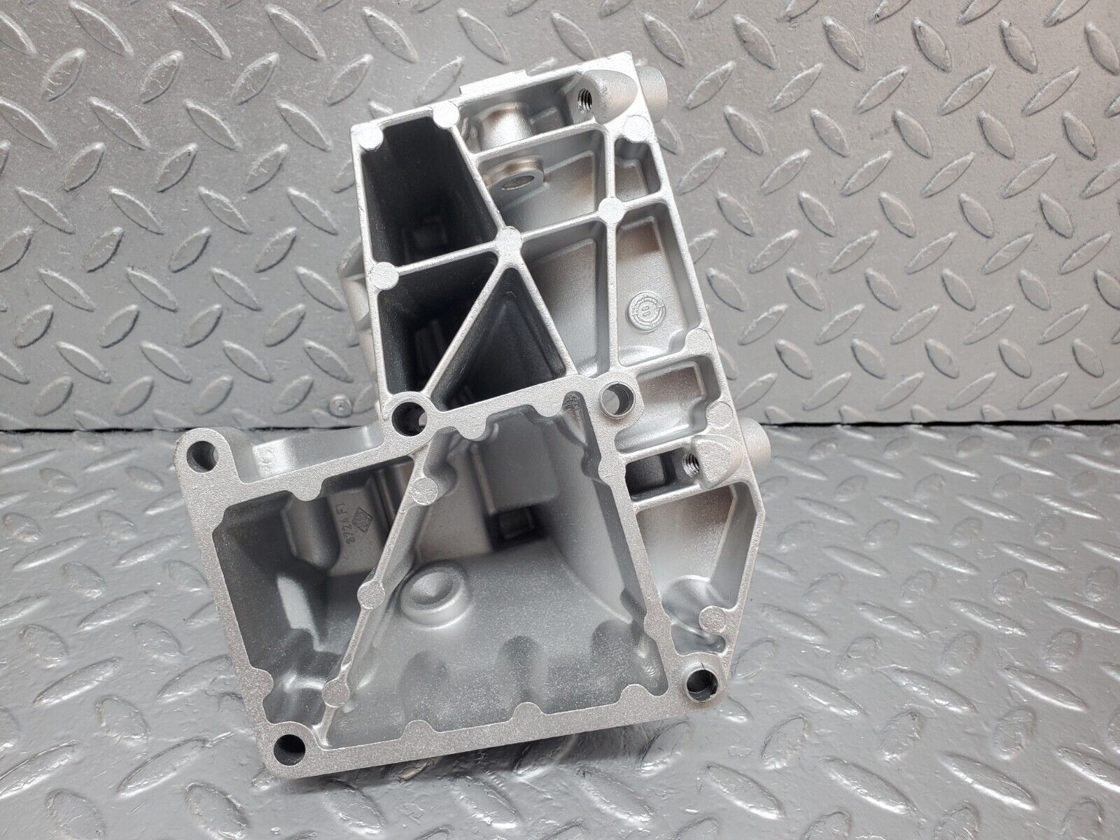 45081 Mercedes-Benz R129 300SL Coupe Power Steering Pump Bracket 1031310935