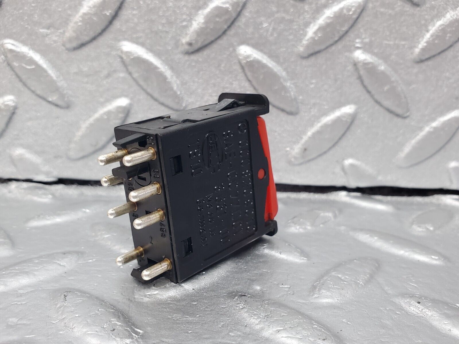 45664 Mercedes-Benz W126 420SE Hazard Warning Light Switch 0008209010