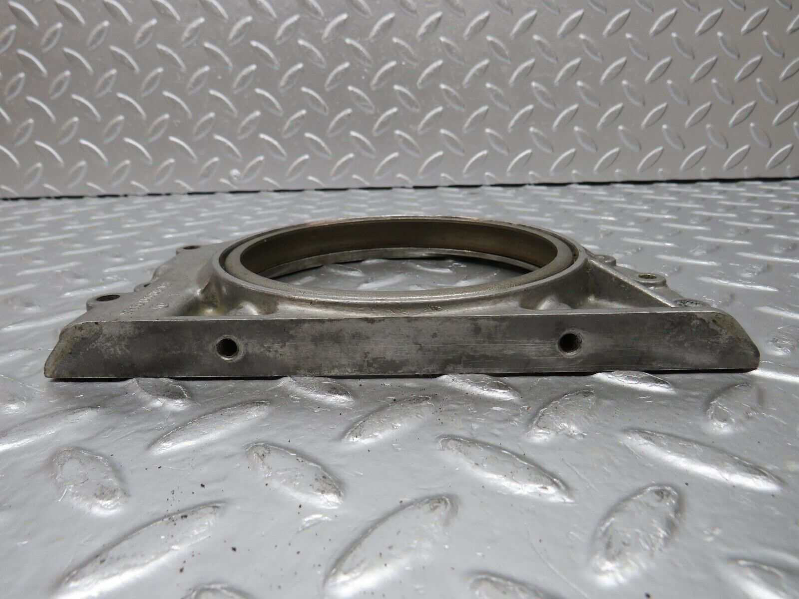 32760 Mercedes-Benz C107 R107 350 V8 Crankshaft Rear Sealing Cover 1160110608