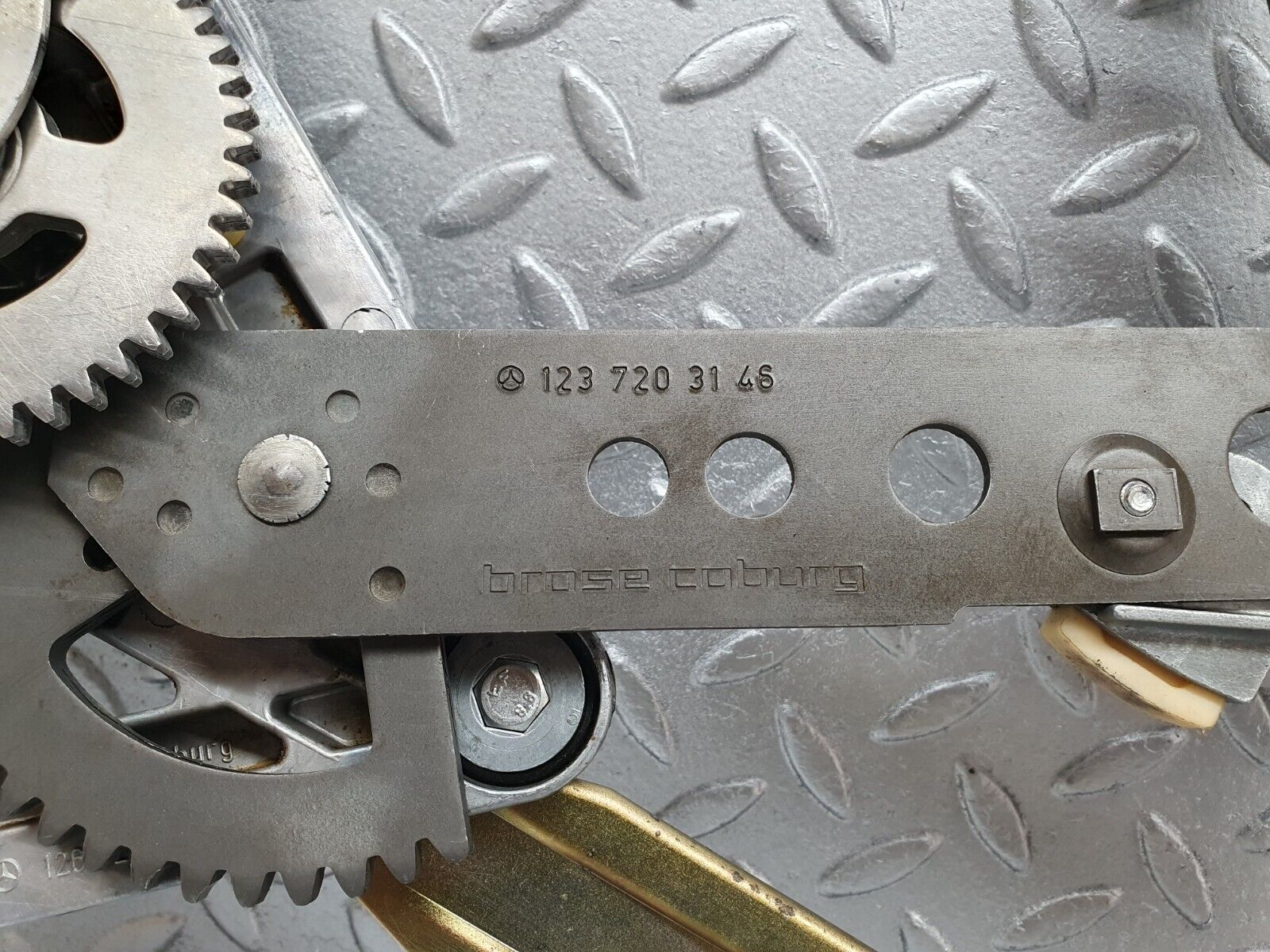 43746 Mercedes-Benz C126 380SEC Coupe Rear Right Power Window Regulator