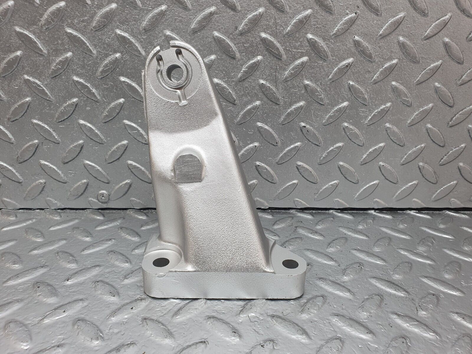 42711 Mercedes-Benz W201 190 2.0L Engine Mount Bracket Right Side 1022234204