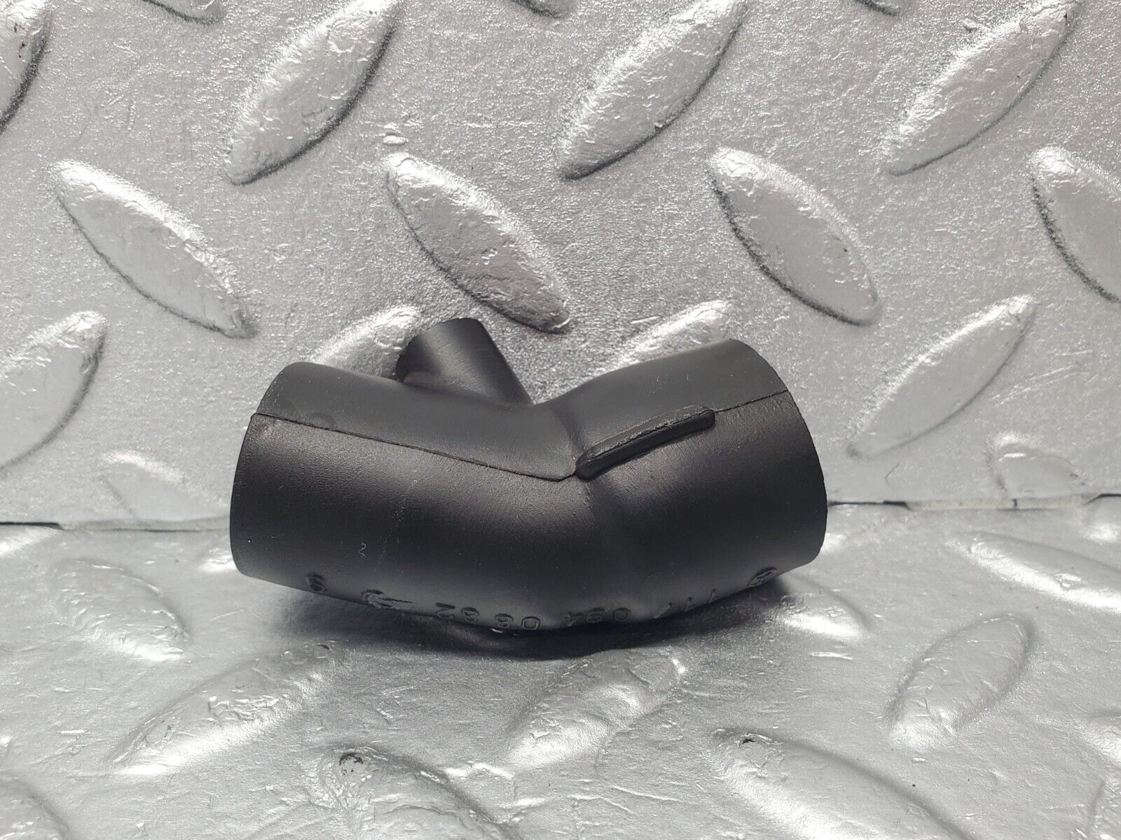 46084 Mercedes-Benz W126 420SE Crankcase Breather Hose Pipe 1170940882