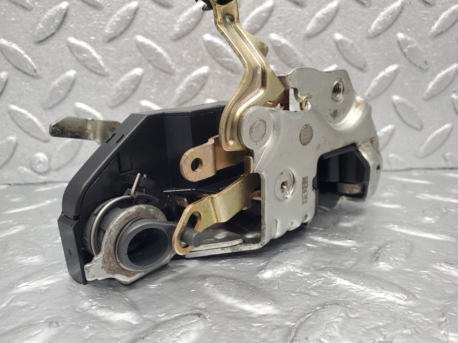 46254 Mercedes-Benz W124 280E Front Left Door Lock Mechanism