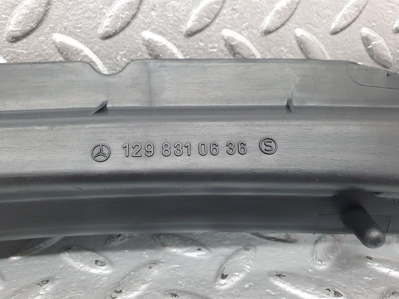 42430 Mercedes-Benz R129 320SL Coupe Windscreen Drain Channel Right 1298310636