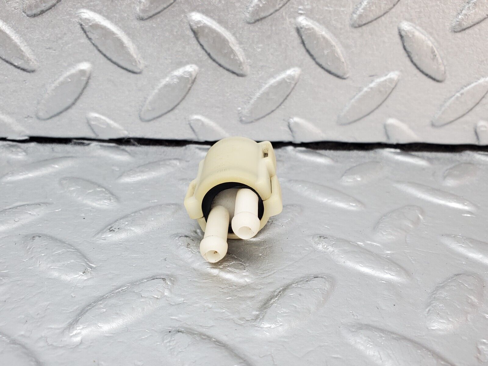 45072 Mercedes-Benz R129 300SL Coupe Windscreen Washer Fluid Distributor