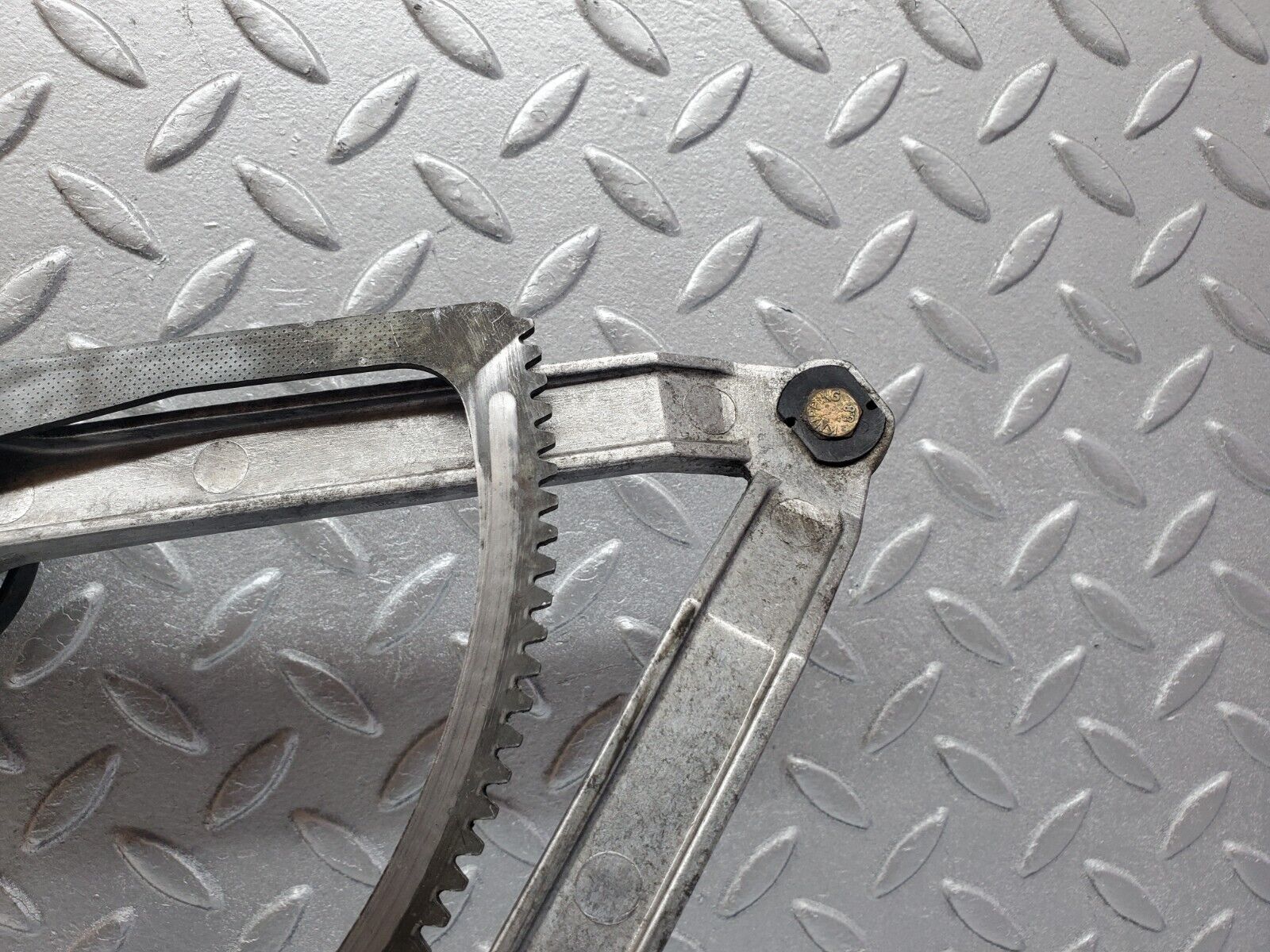 45714 Mercedes-Benz W126 420SE Front Right Power Window Regulator 13926