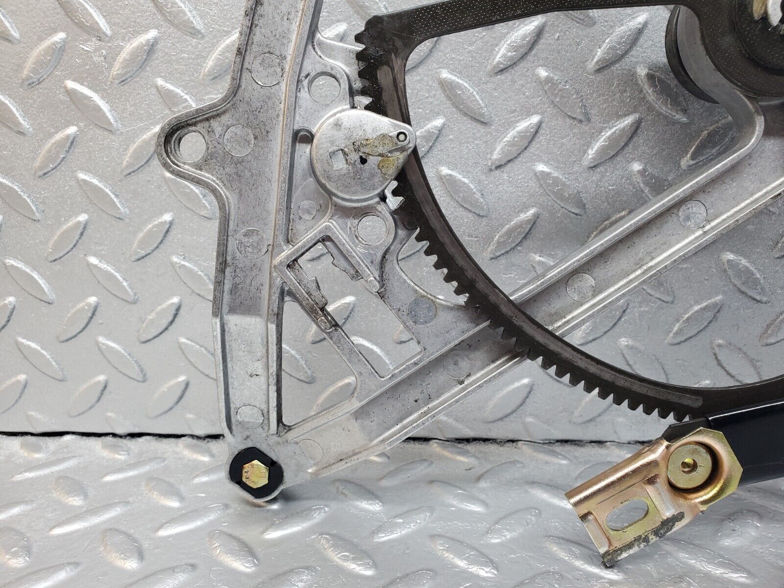 45713 Mercedes-Benz W126 420SE Front Left Power Window Regulator 13927