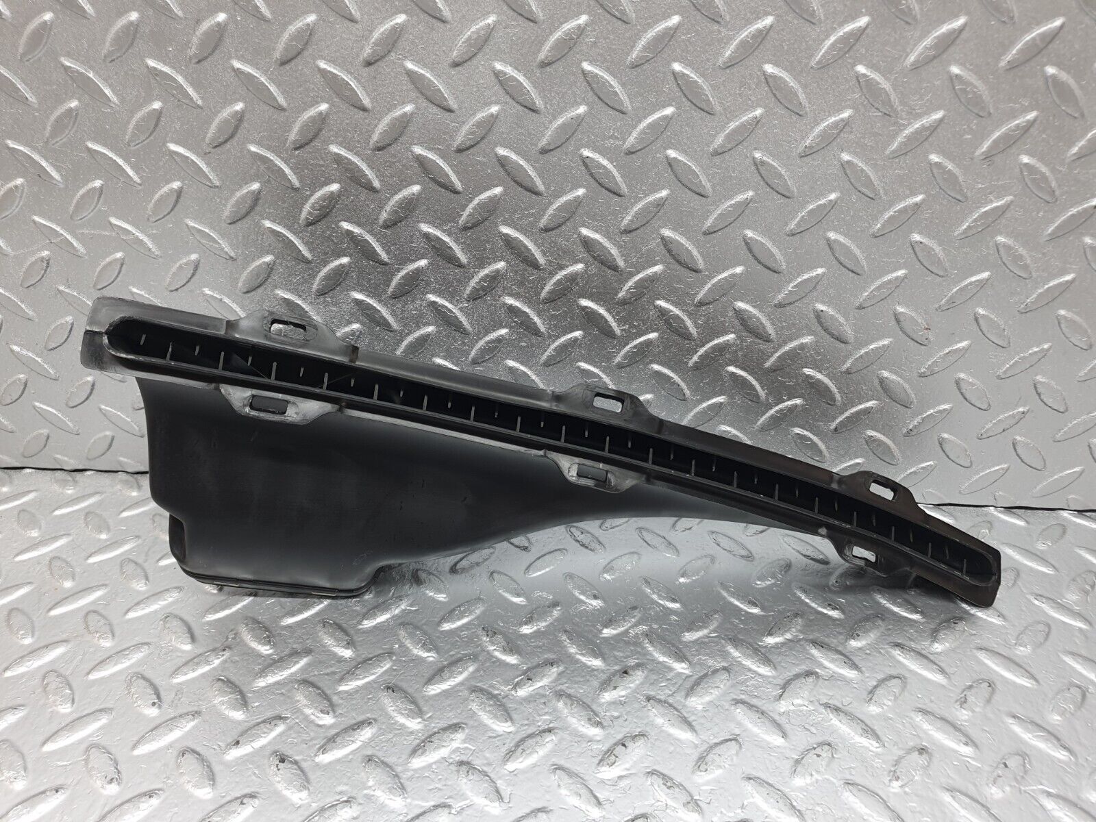 43886 Mercedes-Benz C123 230CE Coupe Air Duct Vent 2x 1238300219 1238300119