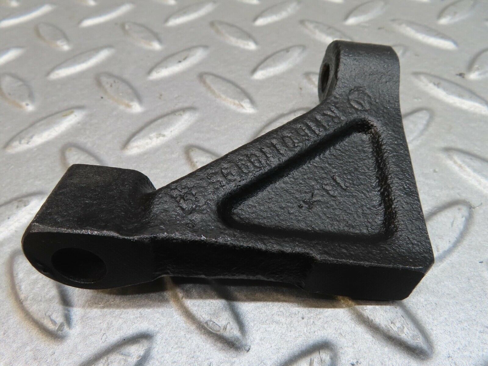 13789 Mercedes-Benz R107 450SL Engine Mount Bracket Pair 1160110895 1160110995