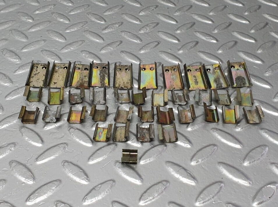 42141 Mercedes-Benz V123 240D LWB Heater Box Blower Housing Clips