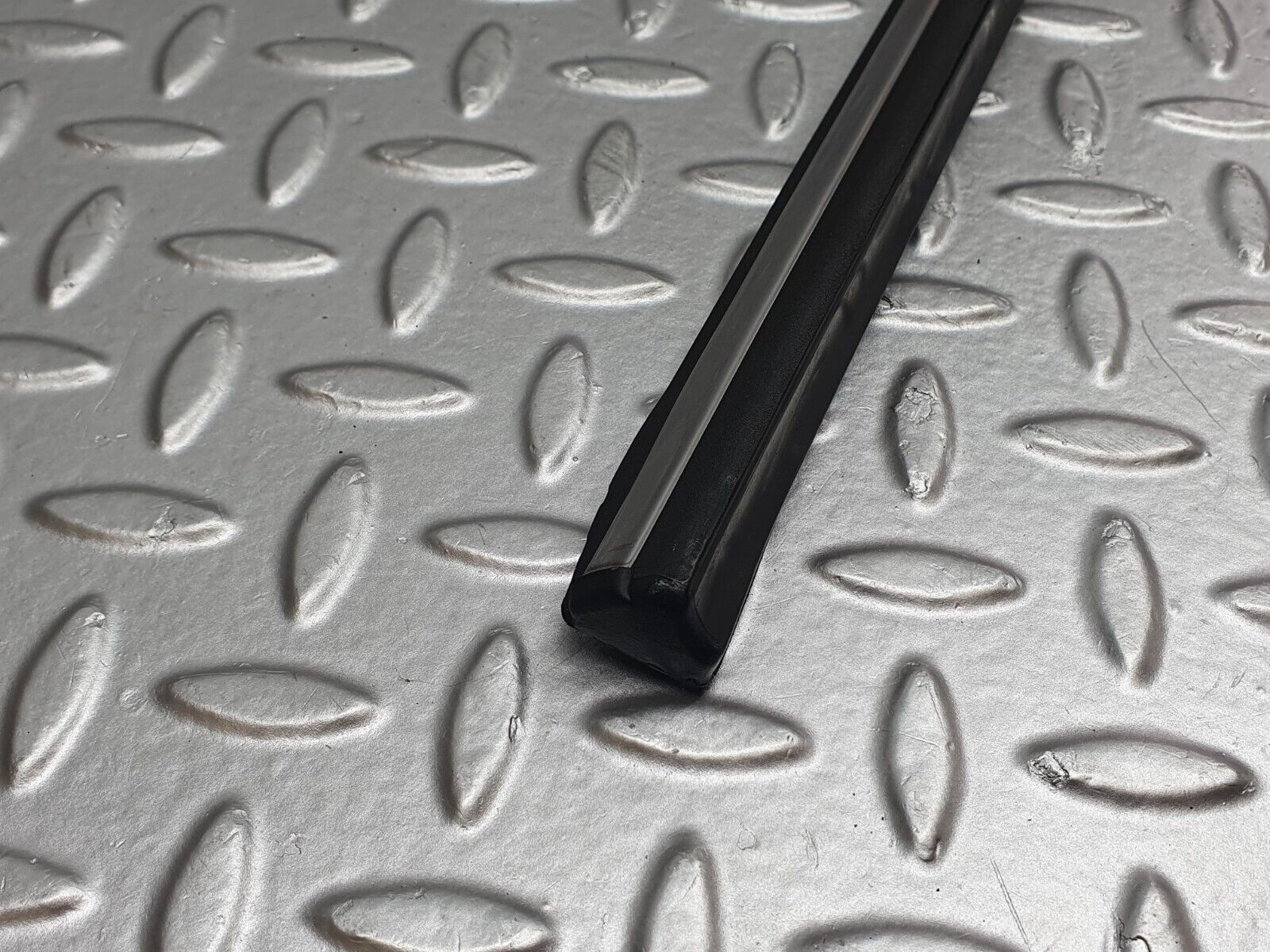 43989 Mercedes-Benz C123 230CE Coupe Right Door Centre Moulding Trim