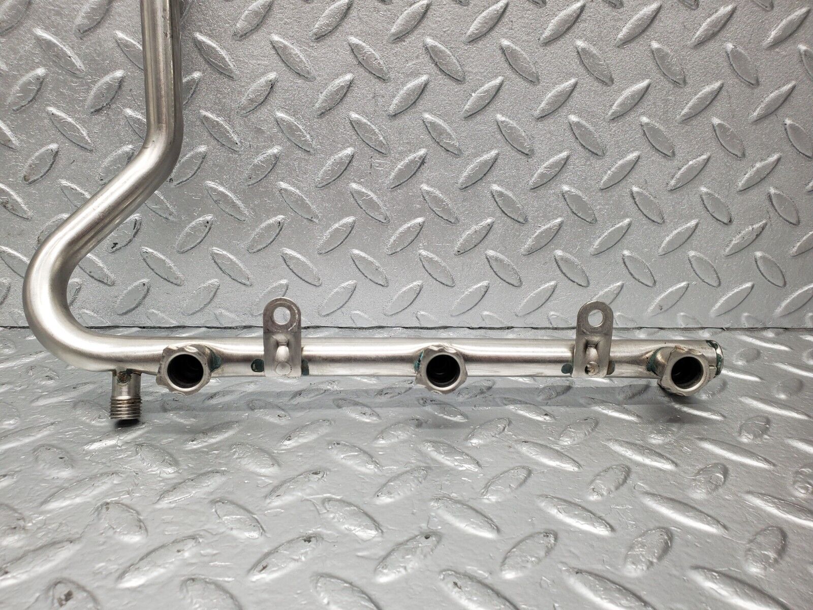 46809 Mercedes-Benz R129 320SL Coupe Fuel Injector Rail 0280151038 1120700095