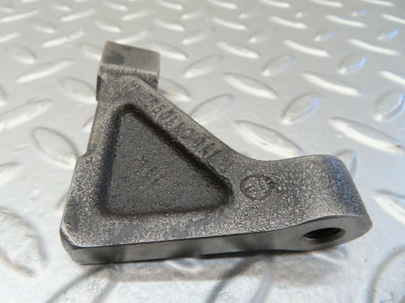 15677 Mercedes-Benz R107 450SL Engine Mount Bracket Pair 1160110895 1160110995