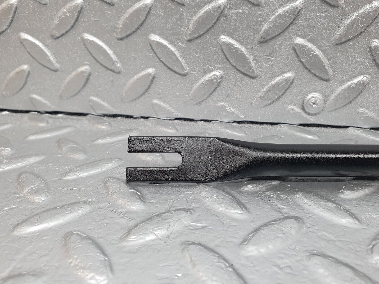 43579 Mercedes-Benz C126 380SEC Coupe Horn Bracket